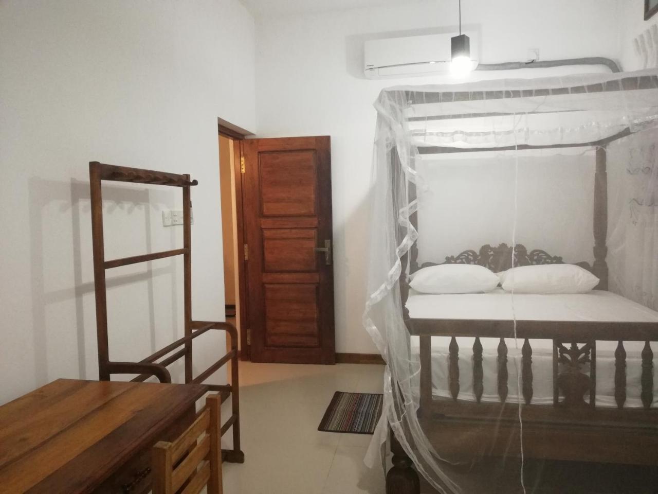 Air Port 5 Minutes Super Clean Upul Bed & Breakfast Negombo Ngoại thất bức ảnh