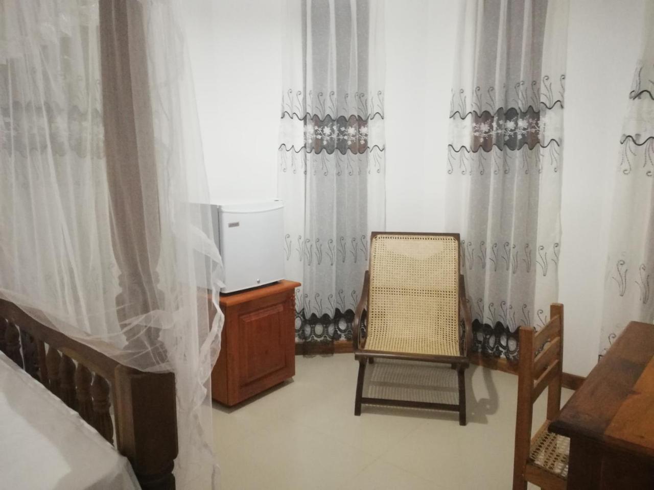 Air Port 5 Minutes Super Clean Upul Bed & Breakfast Negombo Ngoại thất bức ảnh