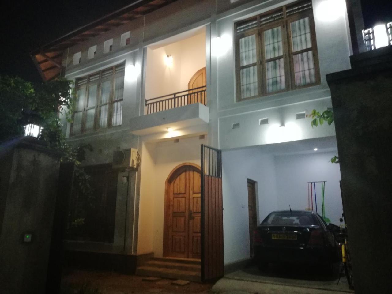 Air Port 5 Minutes Super Clean Upul Bed & Breakfast Negombo Ngoại thất bức ảnh