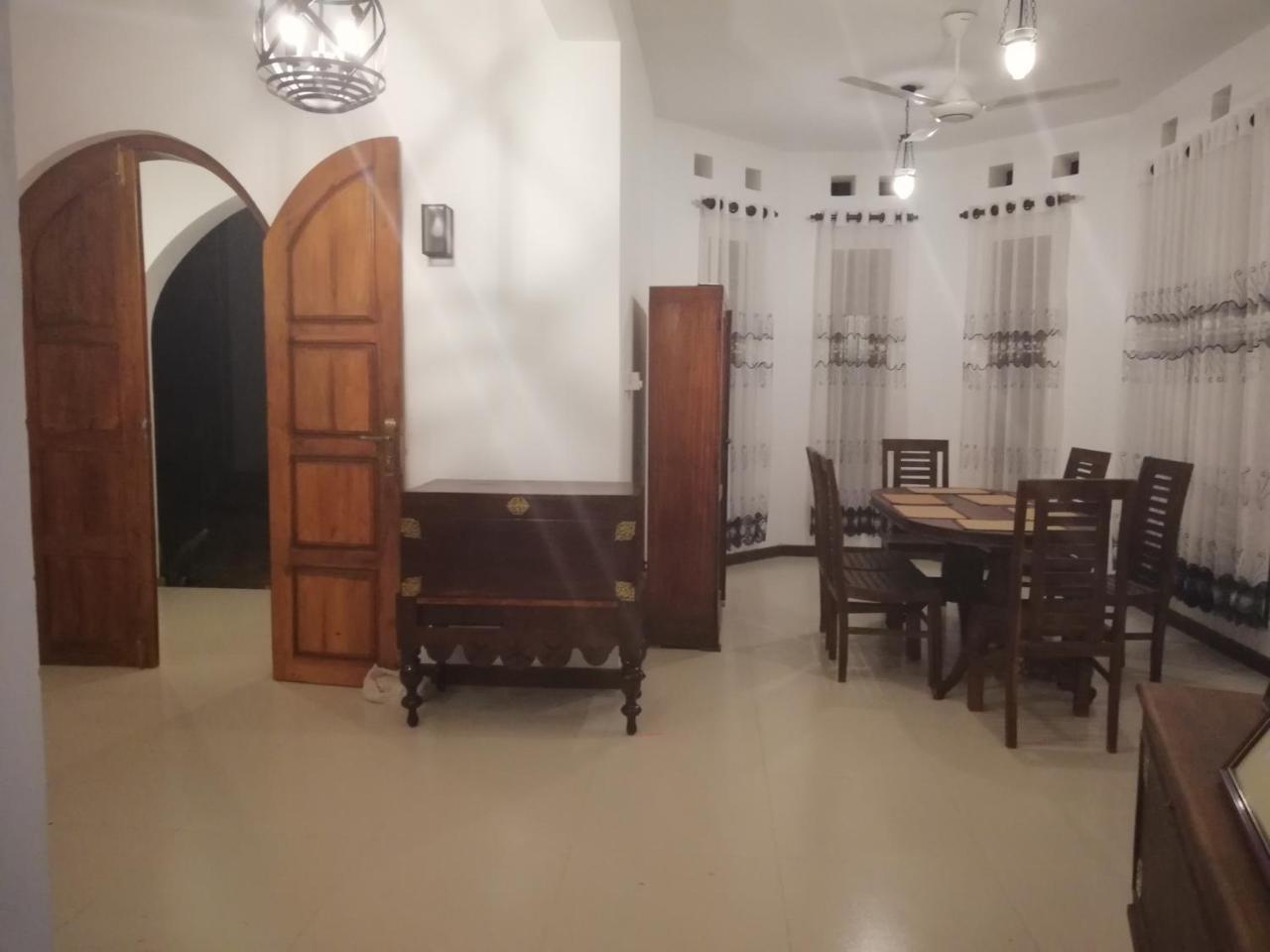 Air Port 5 Minutes Super Clean Upul Bed & Breakfast Negombo Ngoại thất bức ảnh