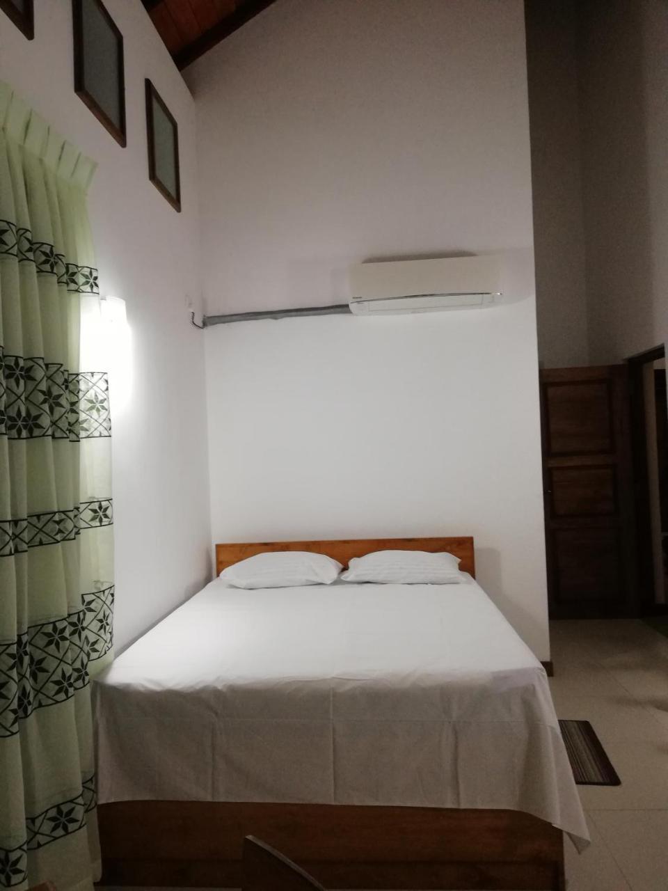 Air Port 5 Minutes Super Clean Upul Bed & Breakfast Negombo Ngoại thất bức ảnh