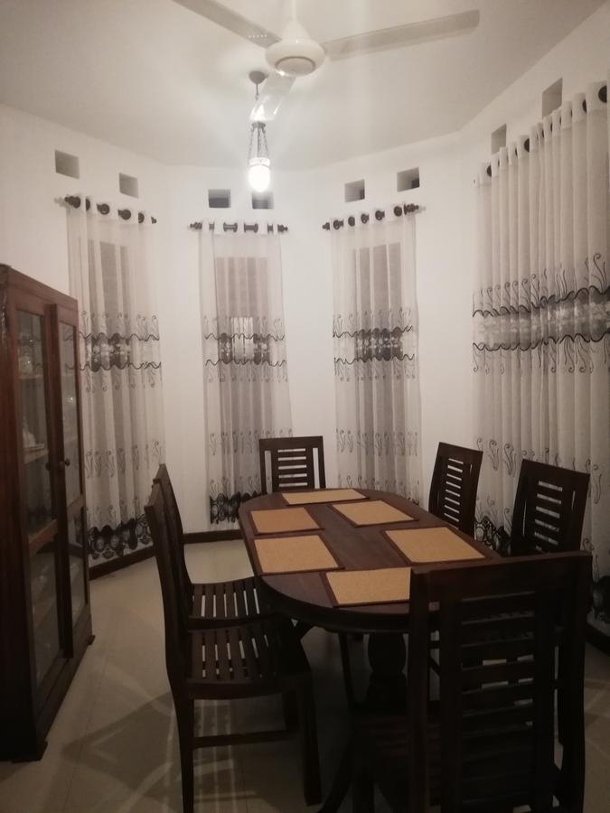 Air Port 5 Minutes Super Clean Upul Bed & Breakfast Negombo Ngoại thất bức ảnh