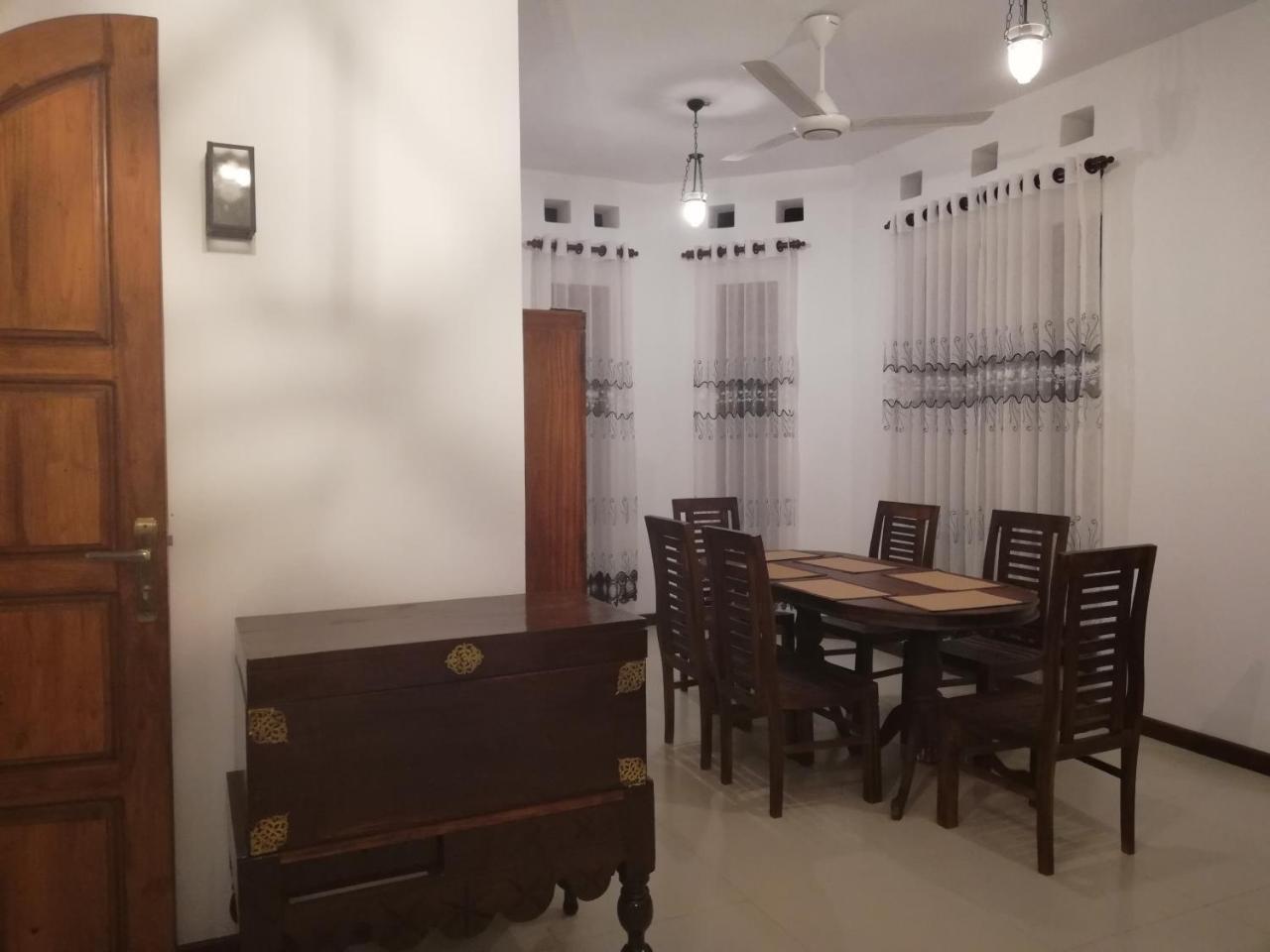 Air Port 5 Minutes Super Clean Upul Bed & Breakfast Negombo Ngoại thất bức ảnh