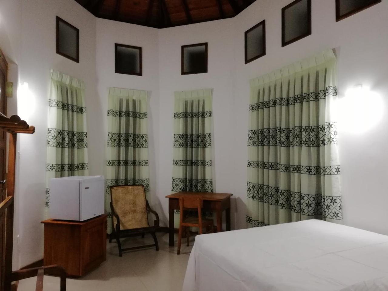Air Port 5 Minutes Super Clean Upul Bed & Breakfast Negombo Ngoại thất bức ảnh