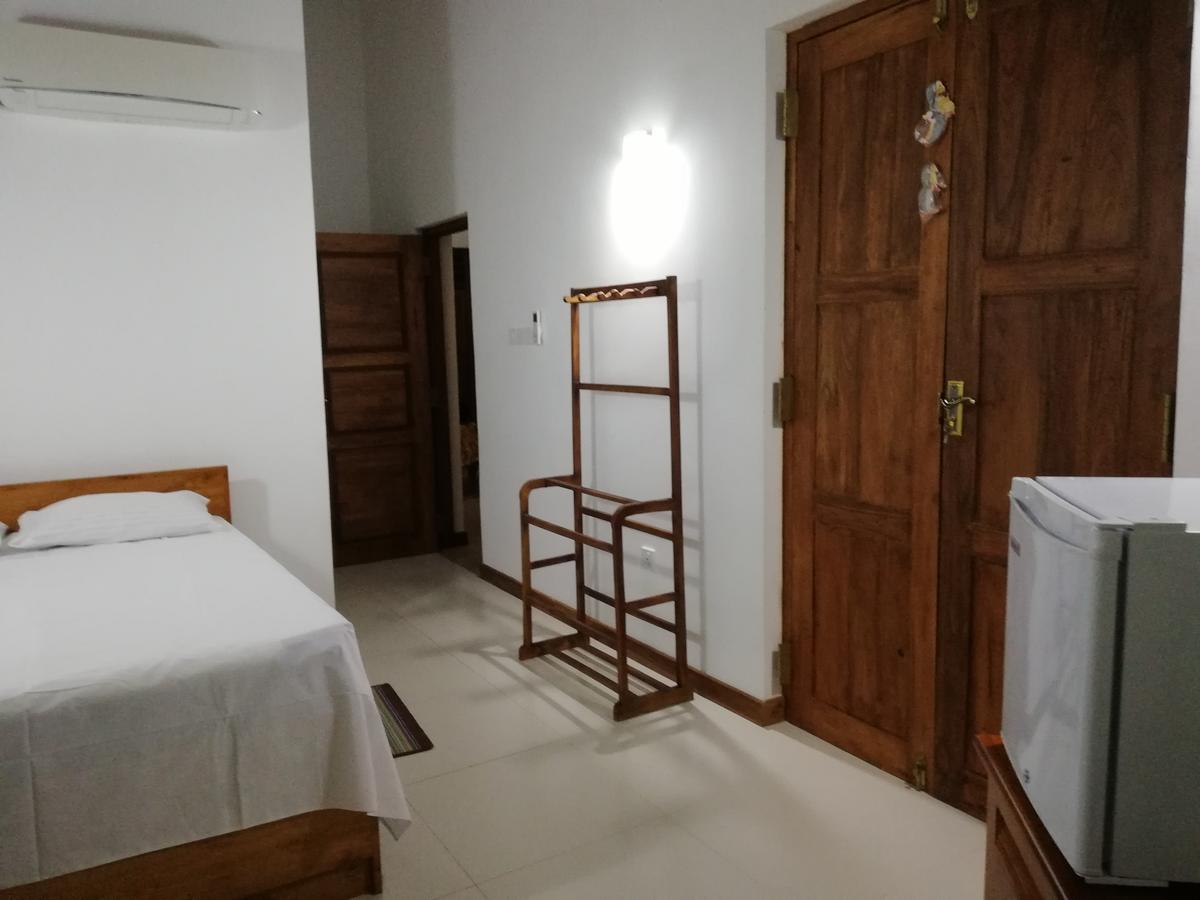 Air Port 5 Minutes Super Clean Upul Bed & Breakfast Negombo Ngoại thất bức ảnh