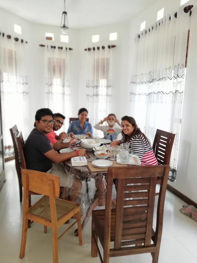 Air Port 5 Minutes Super Clean Upul Bed & Breakfast Negombo Ngoại thất bức ảnh