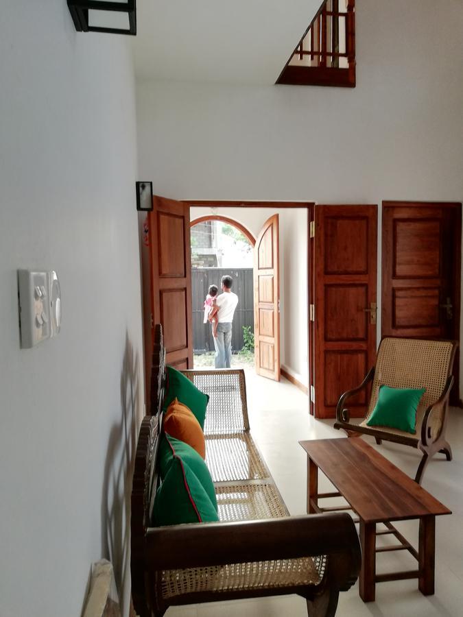 Air Port 5 Minutes Super Clean Upul Bed & Breakfast Negombo Ngoại thất bức ảnh