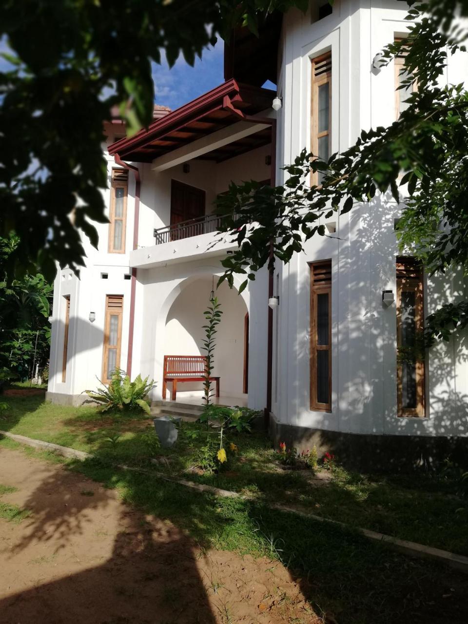 Air Port 5 Minutes Super Clean Upul Bed & Breakfast Negombo Ngoại thất bức ảnh
