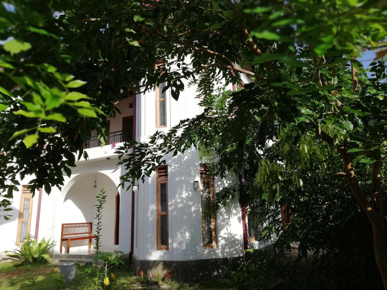 Air Port 5 Minutes Super Clean Upul Bed & Breakfast Negombo Ngoại thất bức ảnh
