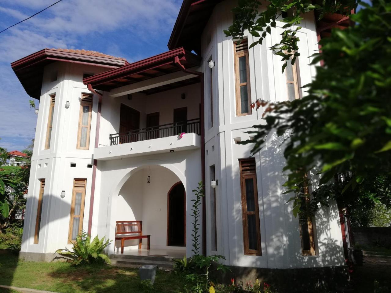 Air Port 5 Minutes Super Clean Upul Bed & Breakfast Negombo Ngoại thất bức ảnh