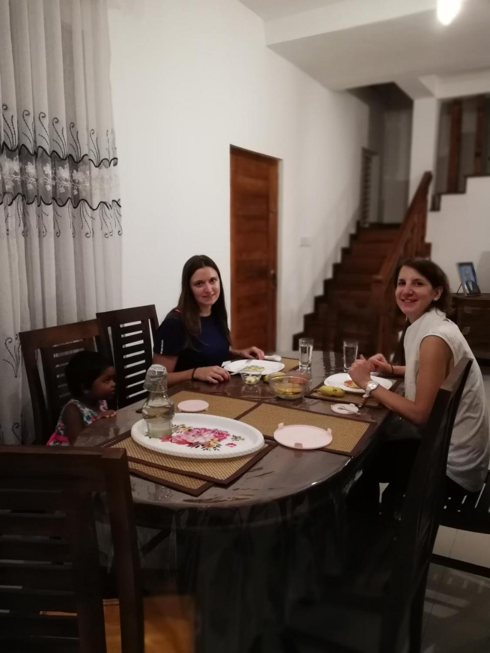 Air Port 5 Minutes Super Clean Upul Bed & Breakfast Negombo Ngoại thất bức ảnh