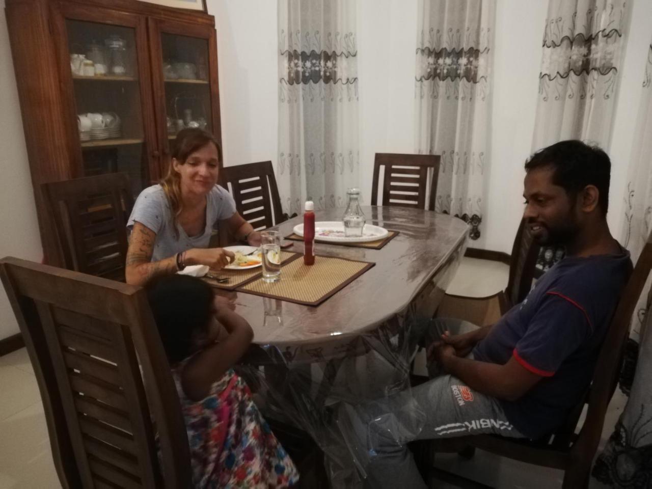 Air Port 5 Minutes Super Clean Upul Bed & Breakfast Negombo Ngoại thất bức ảnh