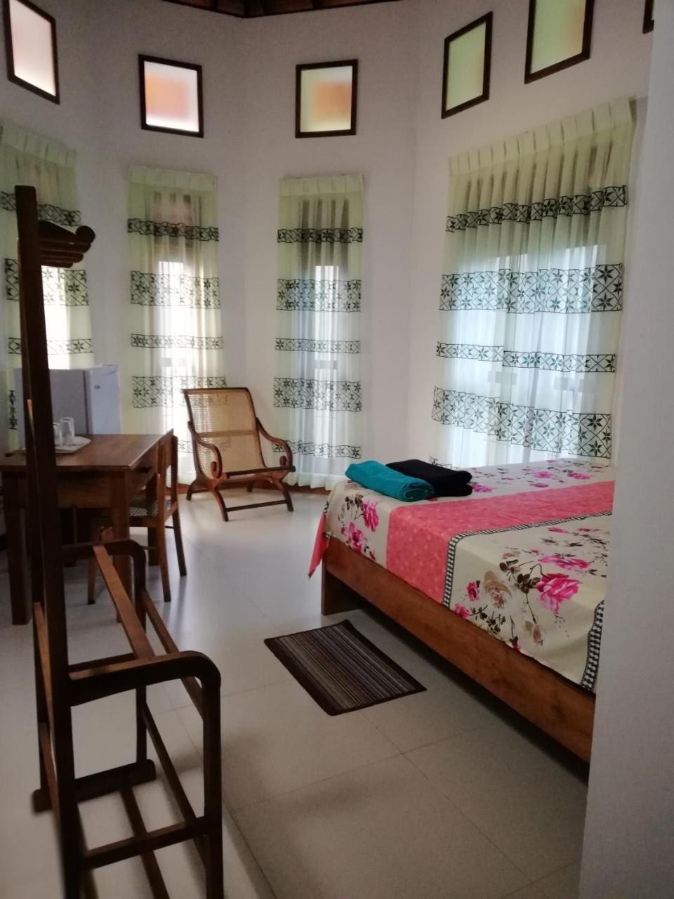 Air Port 5 Minutes Super Clean Upul Bed & Breakfast Negombo Ngoại thất bức ảnh